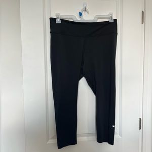 Nike One Women’s Mid-Rise Cropped Leggings